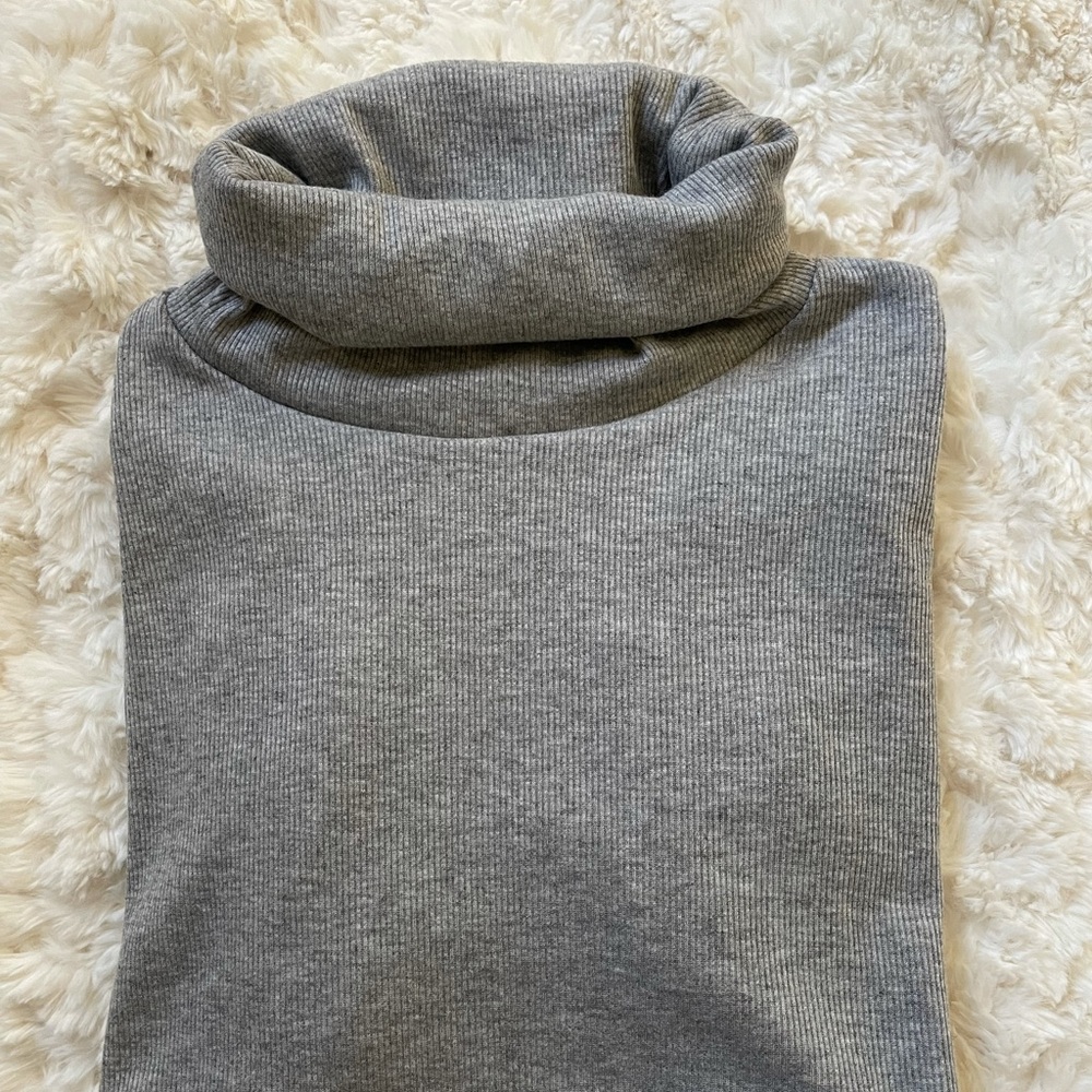 Sherie Heather Grey Ribbed Long Sleeve Turtleneck Top
